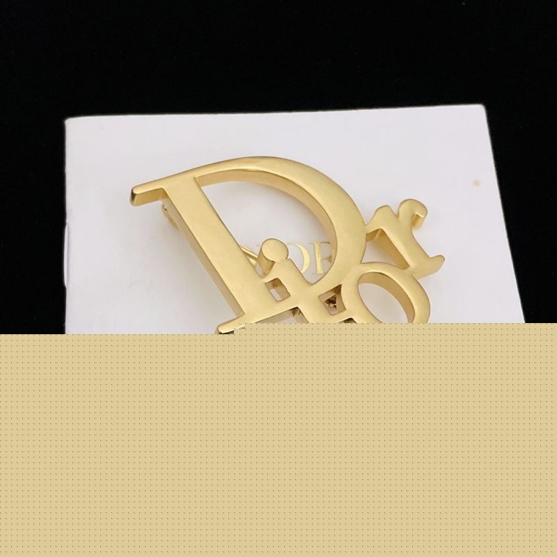 ch**an D*or brooches
